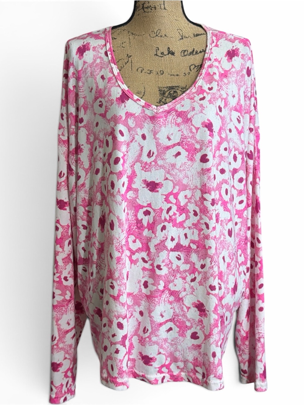 Just be Pink and White Floral V-Neck Long Sleeve Top. EC. Size 3X